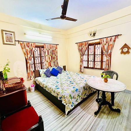 Spacious Apt With Antique Furniture ,Ac & Kitchen Calcutta Exterior foto