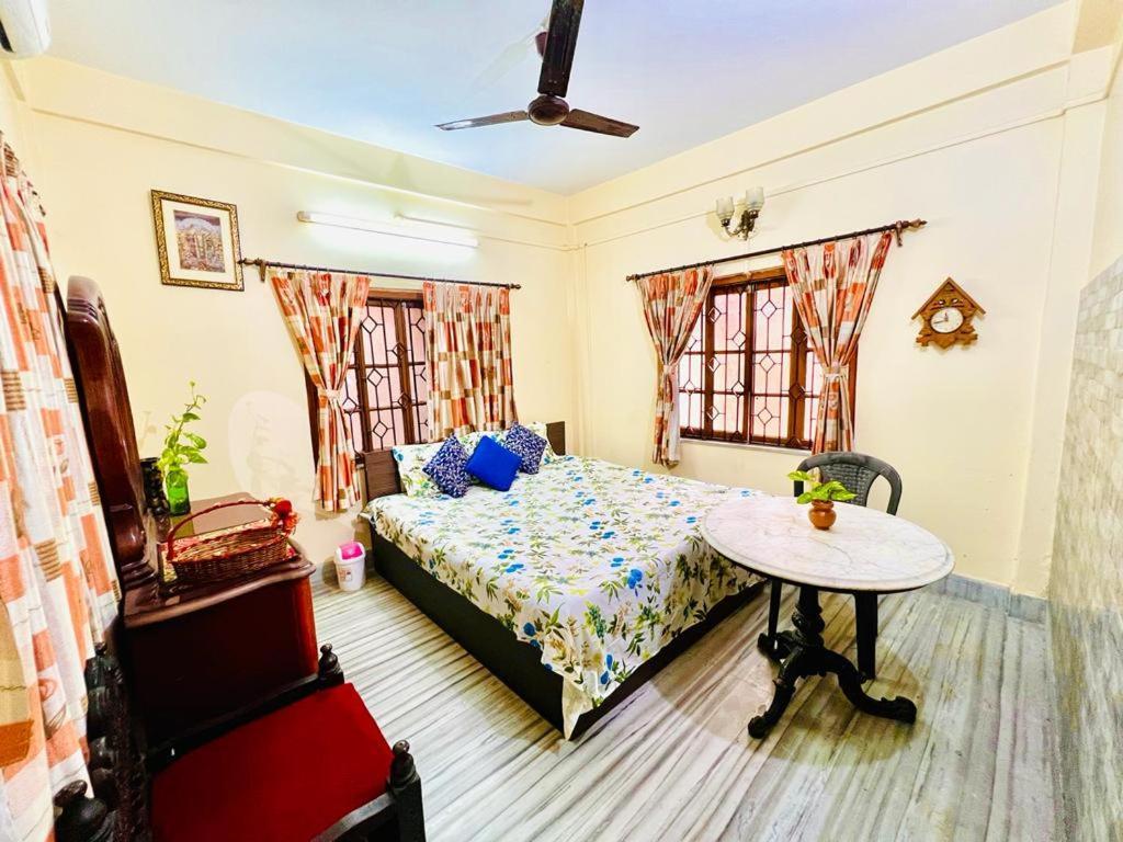 Spacious Apt With Antique Furniture ,Ac & Kitchen Calcutta Exterior foto