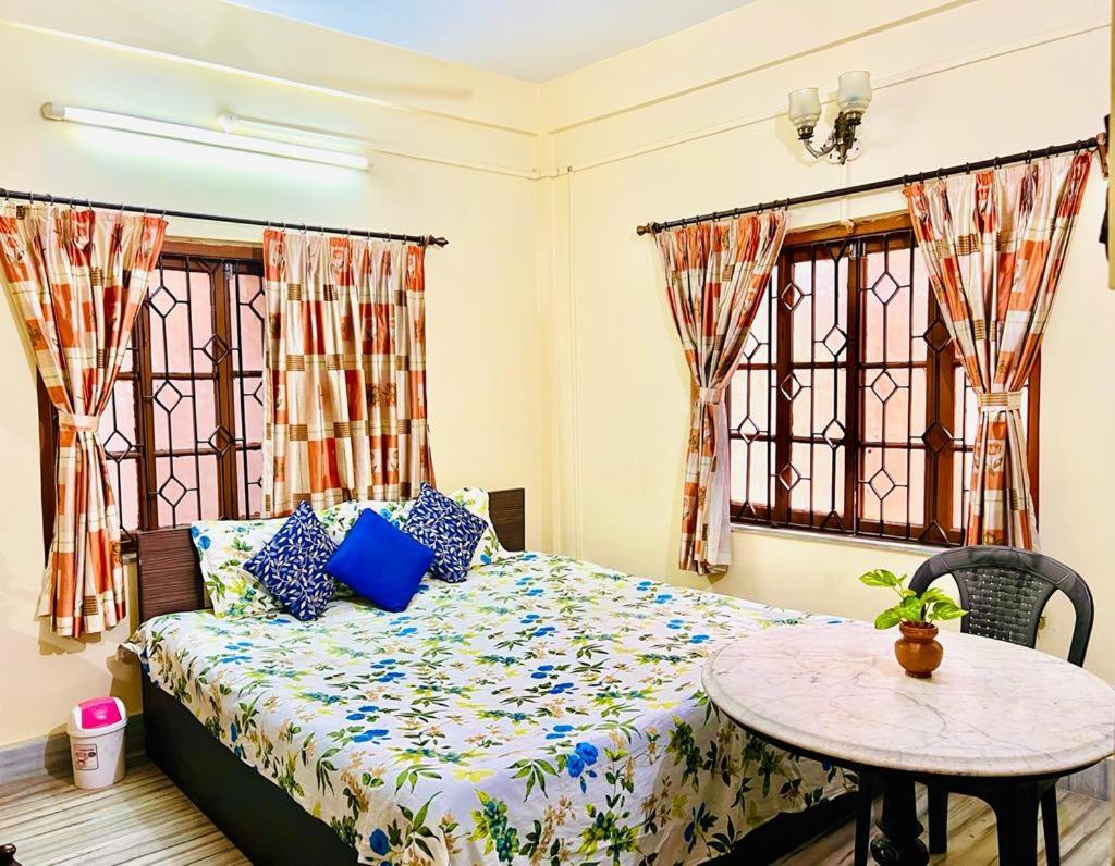 Spacious Apt With Antique Furniture ,Ac & Kitchen Calcutta Exterior foto