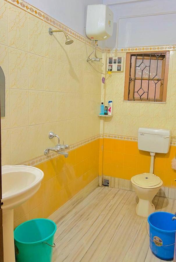 Spacious Apt With Antique Furniture ,Ac & Kitchen Calcutta Exterior foto