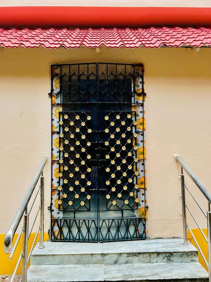 Spacious Apt With Antique Furniture ,Ac & Kitchen Calcutta Exterior foto