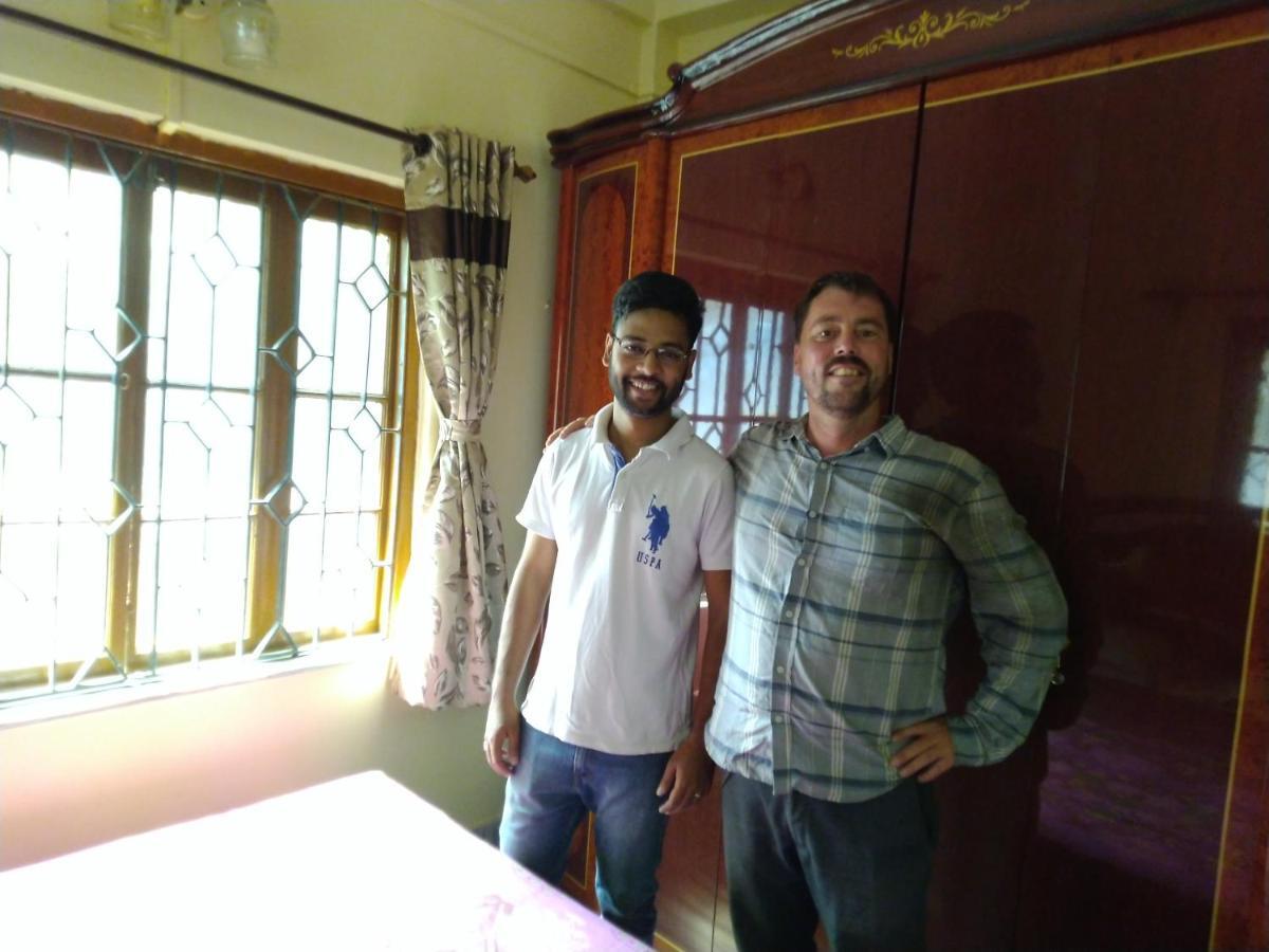 Spacious Apt With Antique Furniture ,Ac & Kitchen Calcutta Exterior foto